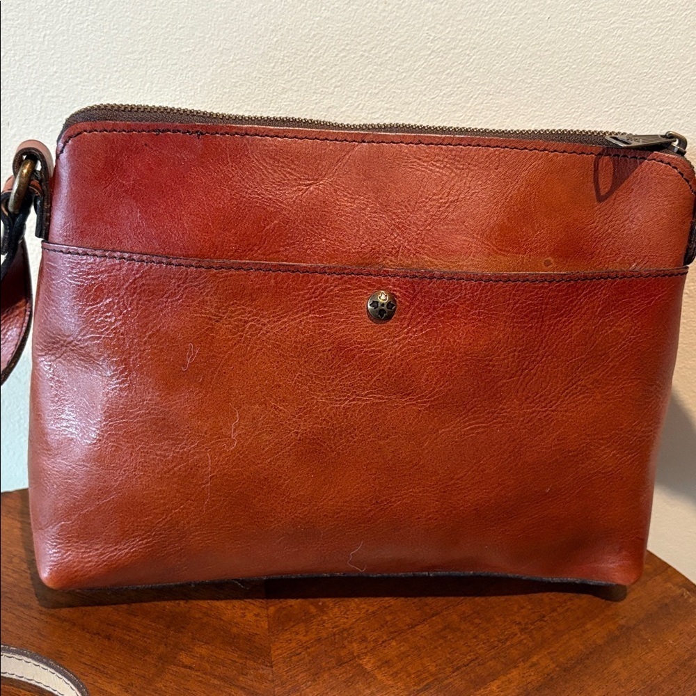 Patricia Nash  leather Crossbody bag cut out leather trim  brown large front poc - Picture 7 of 13
